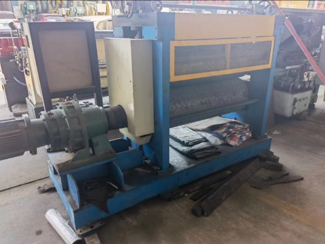 Steel plate embossing machine图2