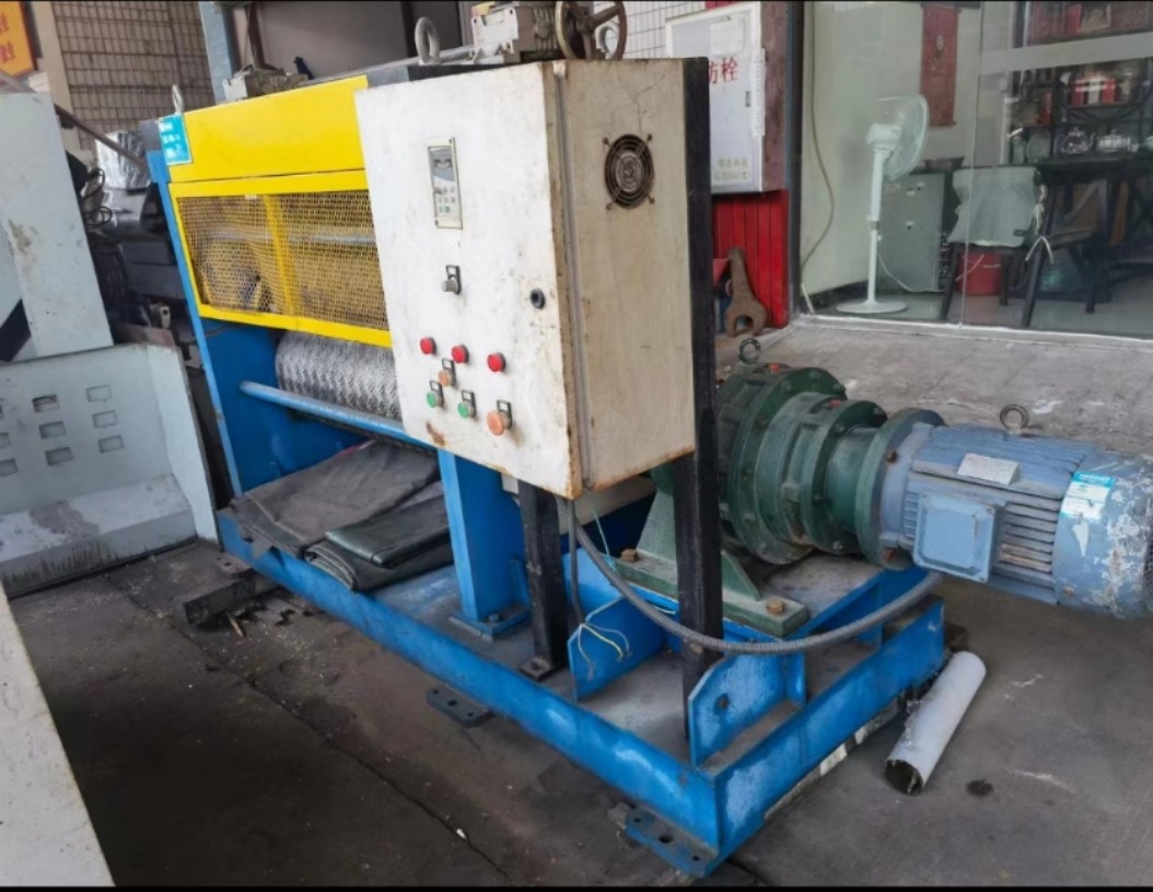 Steel plate embossing machine图3
