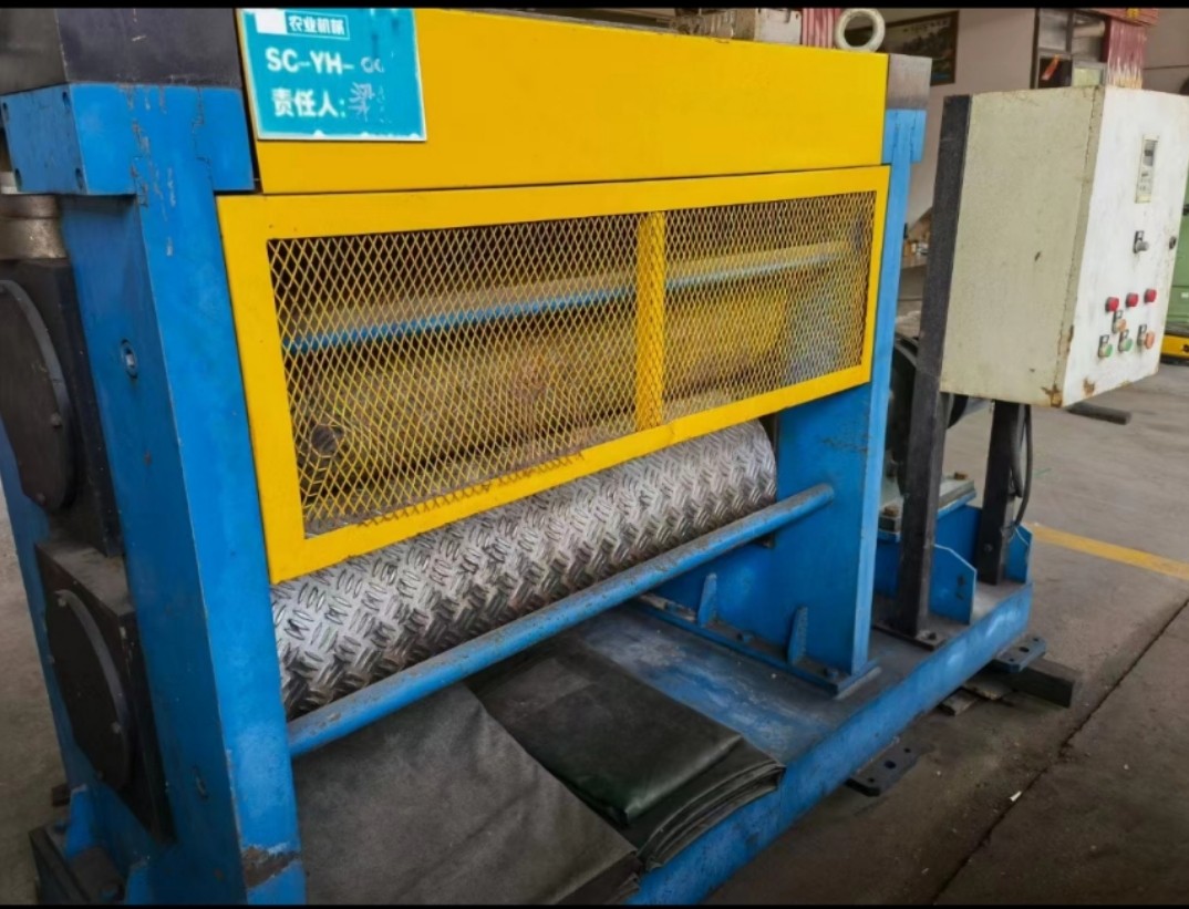 Steel plate embossing machine图5