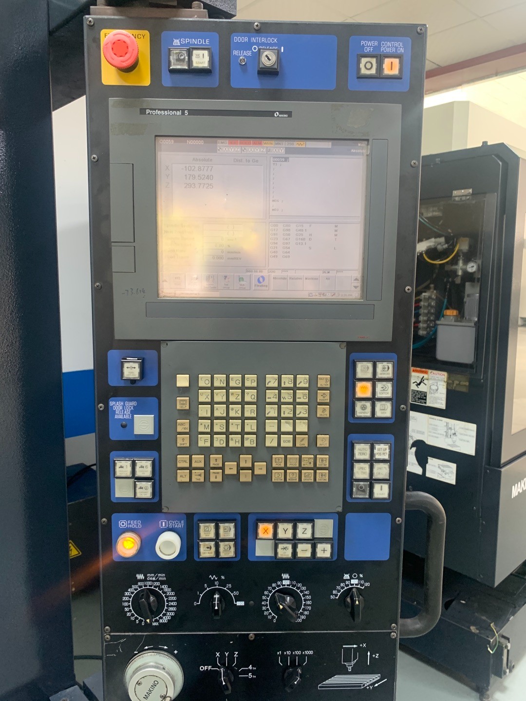 转让两台日本Makino牧野V22立式加工中心图4
