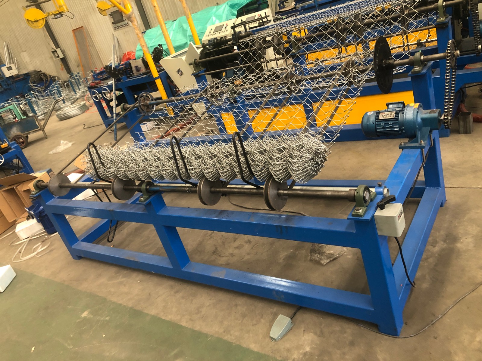 chain link fence machine图2