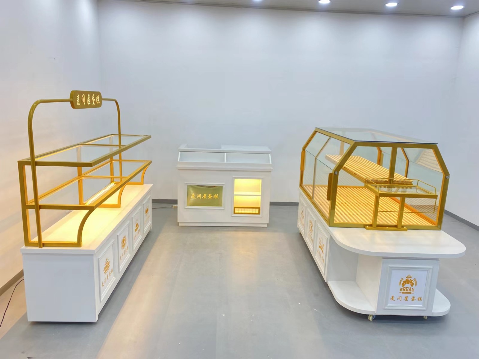 定制各种 珠宝柜，收银台，面包柜，酒柜等私人定制图5