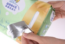 卫生巾袋与湿纸巾袋专用打孔贴标机、开孔贴标图2