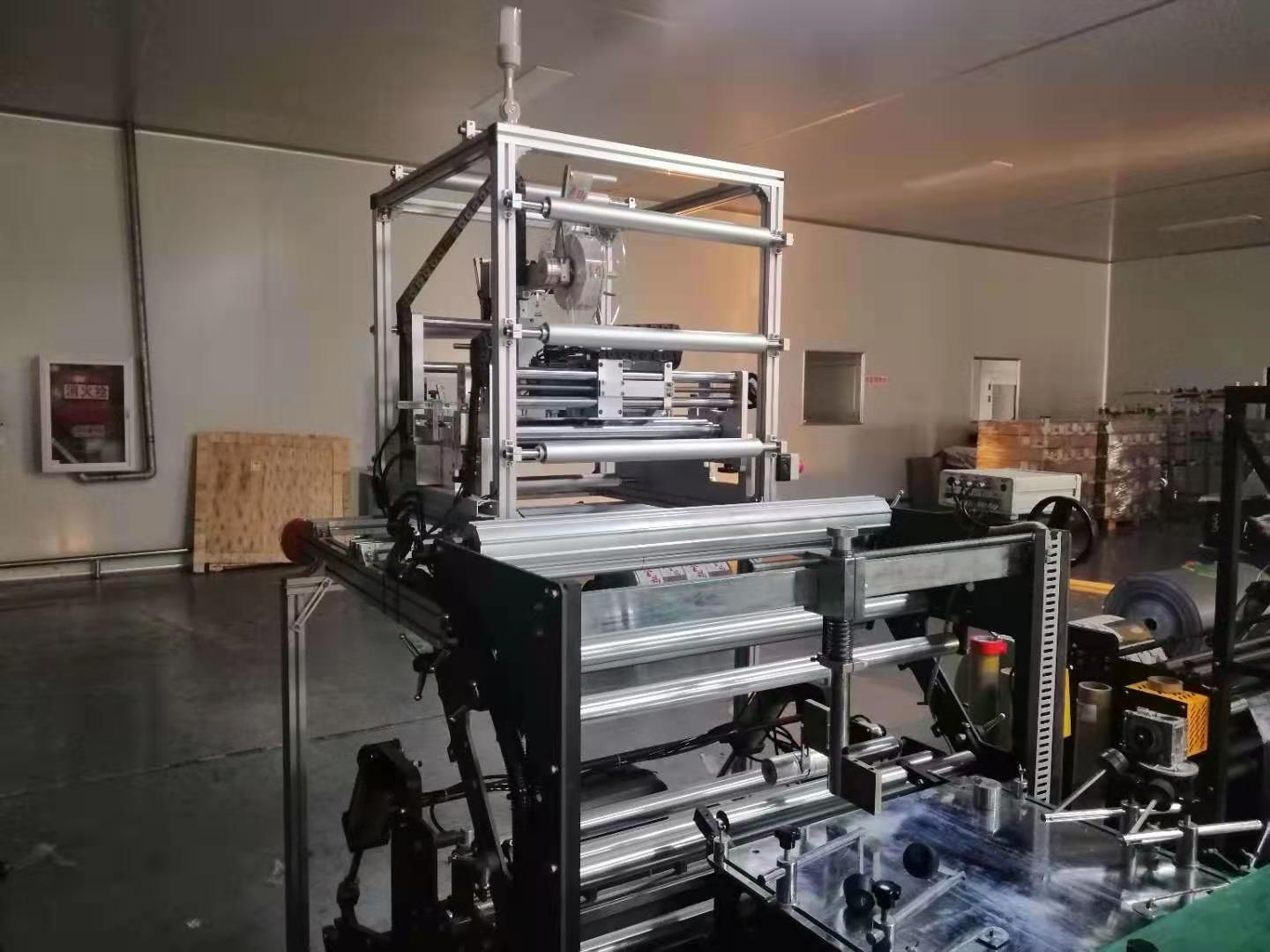 卫生巾袋与湿纸巾袋专用打孔贴标机、开孔贴标图4