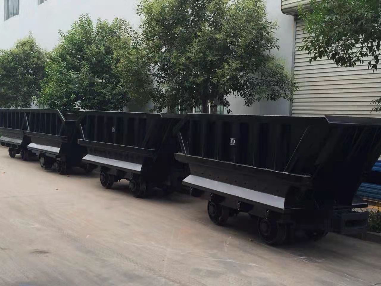 底卸式矿车，底侧卸式矿车图2