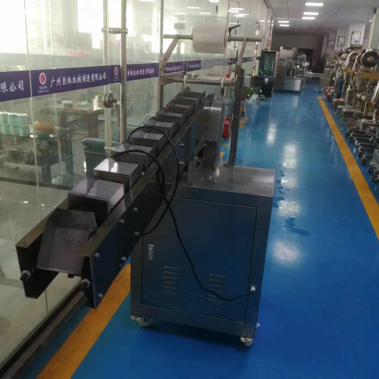 链斗式半自动包装机 五金配件翻斗式包装机 螺丝壁钉包装机图3