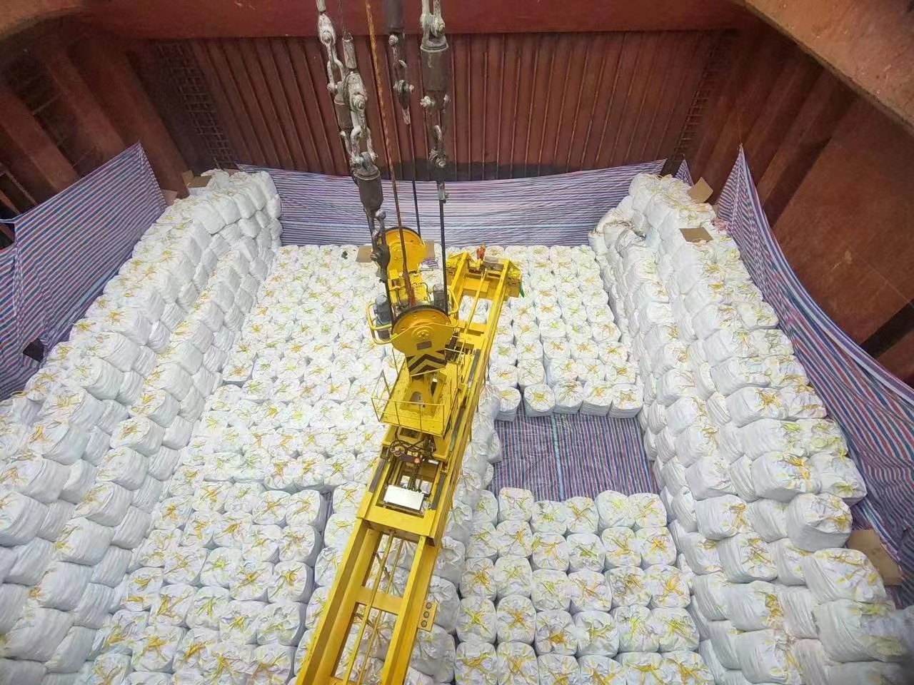 桥口航运，散杂船东，主营大件设备车辆钢材出口。您的另一份选择图2