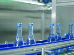 一项研究表明，卢旺达拥有7300 万吨硅砂，足以用于大规模玻璃生产