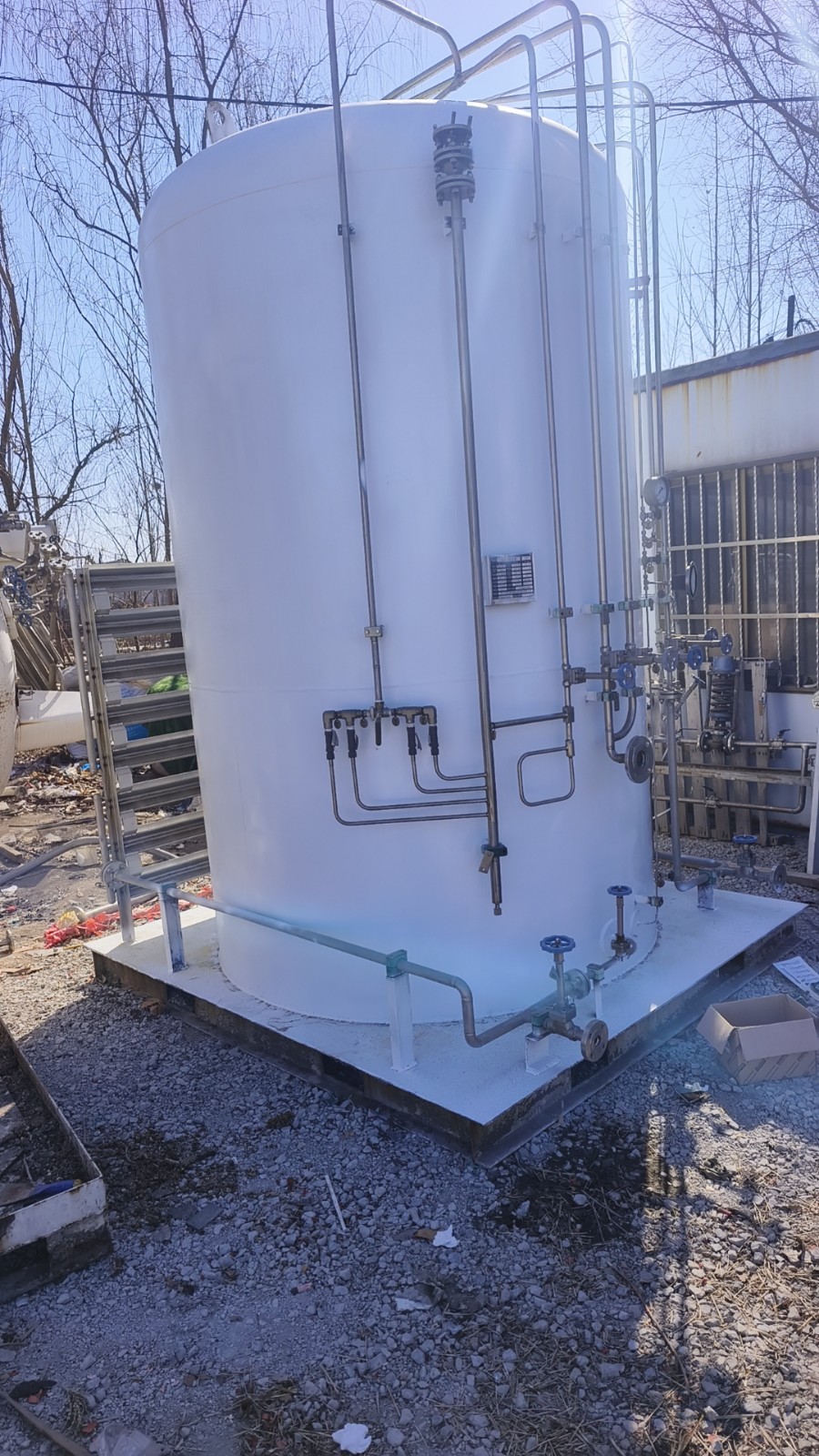 N2O gas storage tank 14