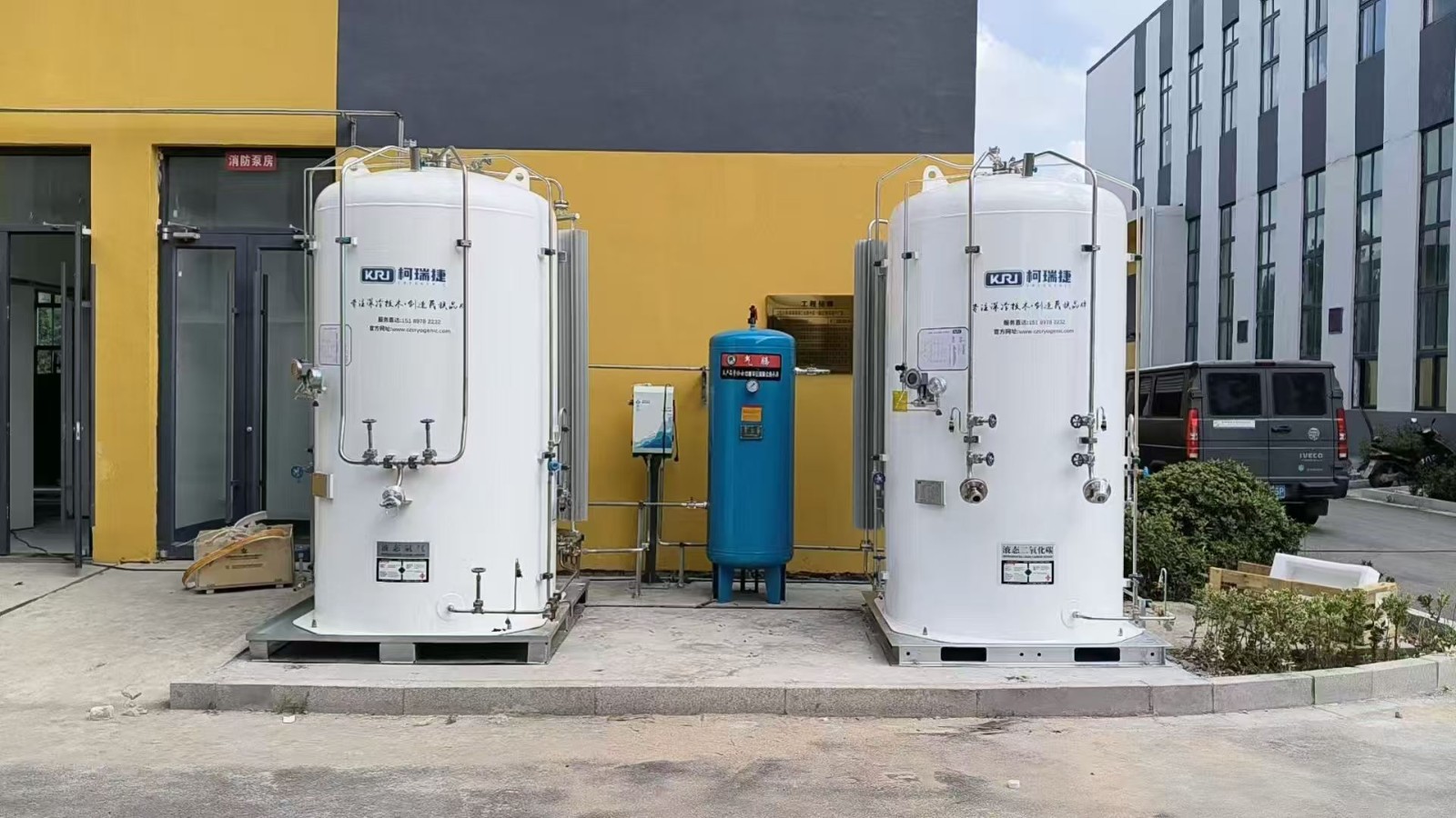 Low liquid storage tank12