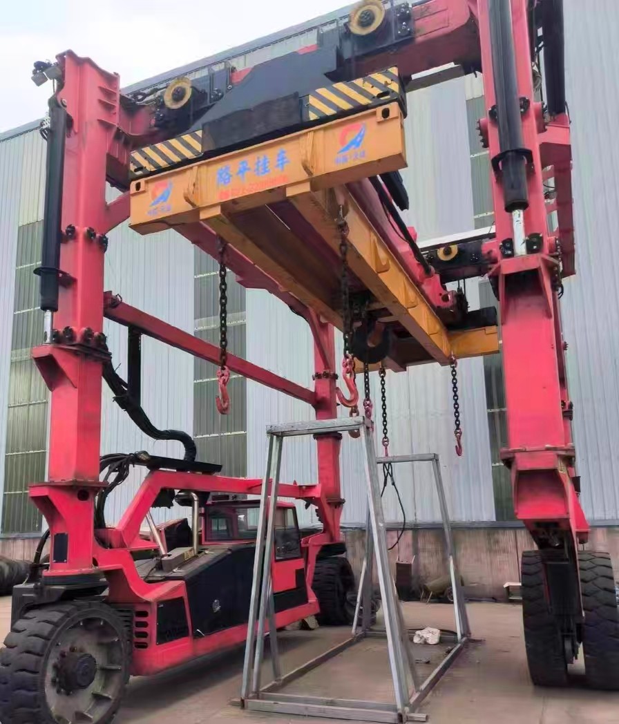 Container Handling Vehicle